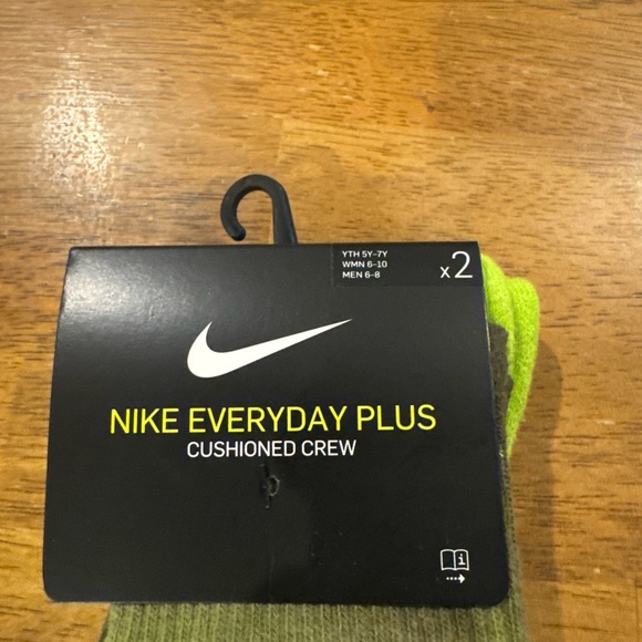 Nike Everyday Plus 2 Pair Crew Socks Volt Olive DH6096 904 Medium New With Tags - Picture 2 of 5